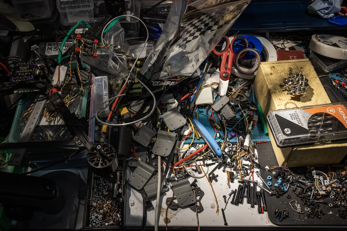 Будівельне обладнання для використання дронів.